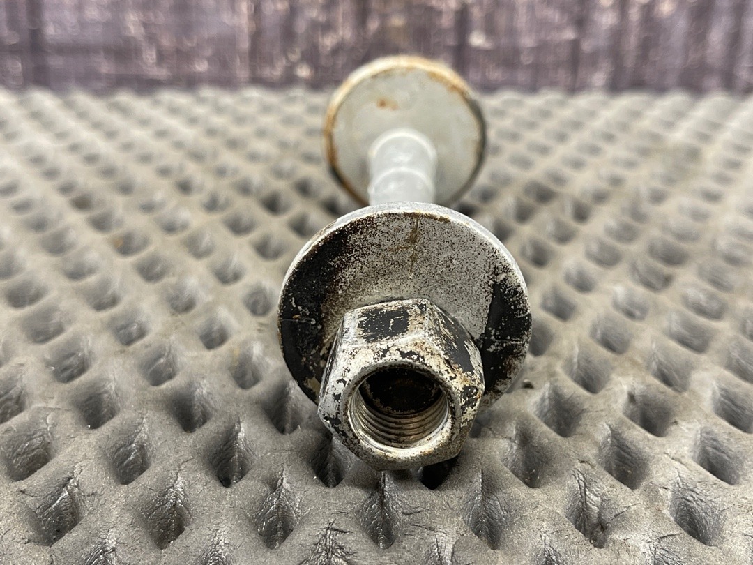 Болт развальный, 810 рублей, Красноярск