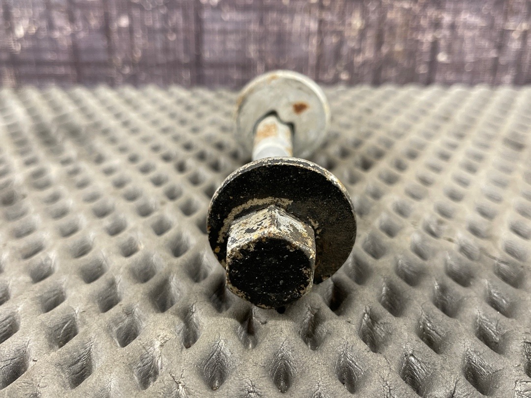 Болт развальный, 810 рублей, Красноярск