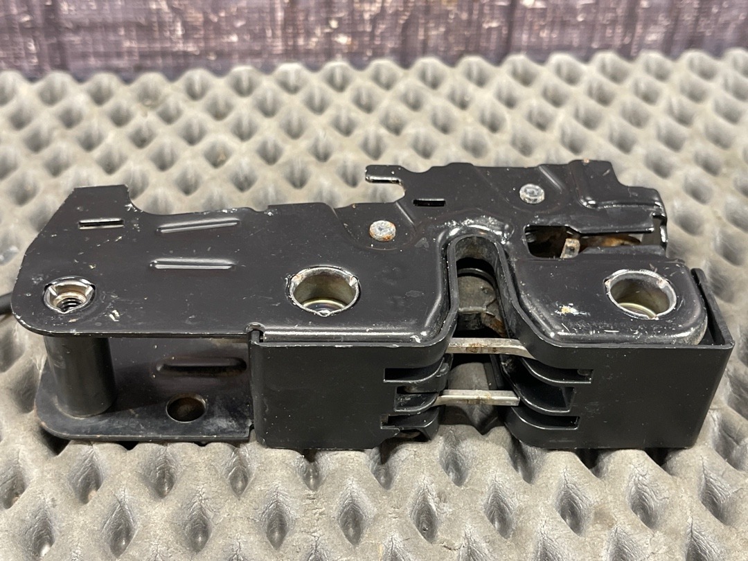 Замок капота, 1590 рублей, Красноярск