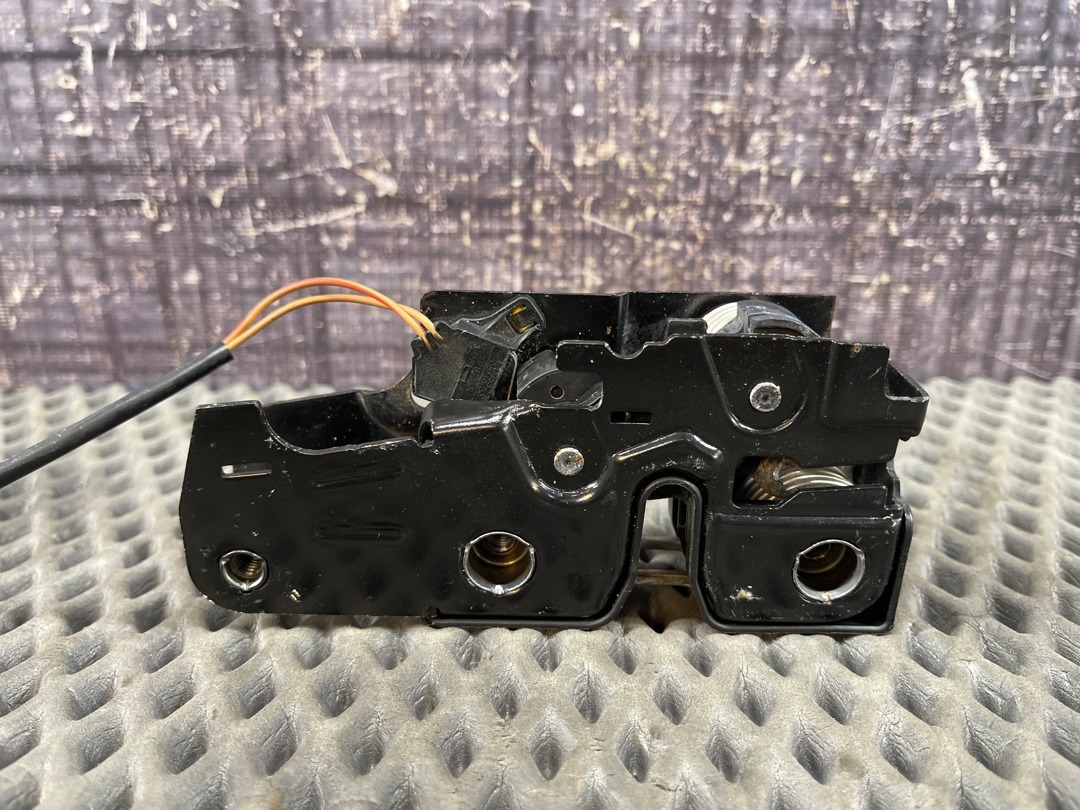 Замок капота, 1590 рублей, Красноярск