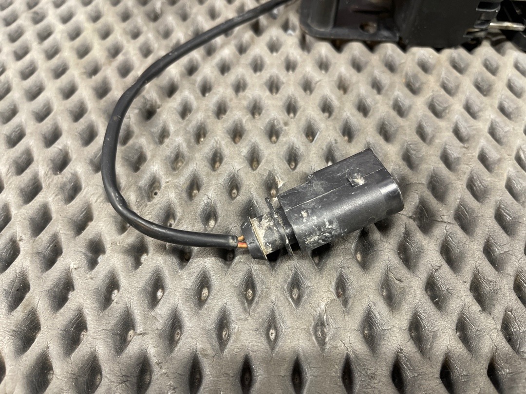 Замок капота, 1590 рублей, Красноярск