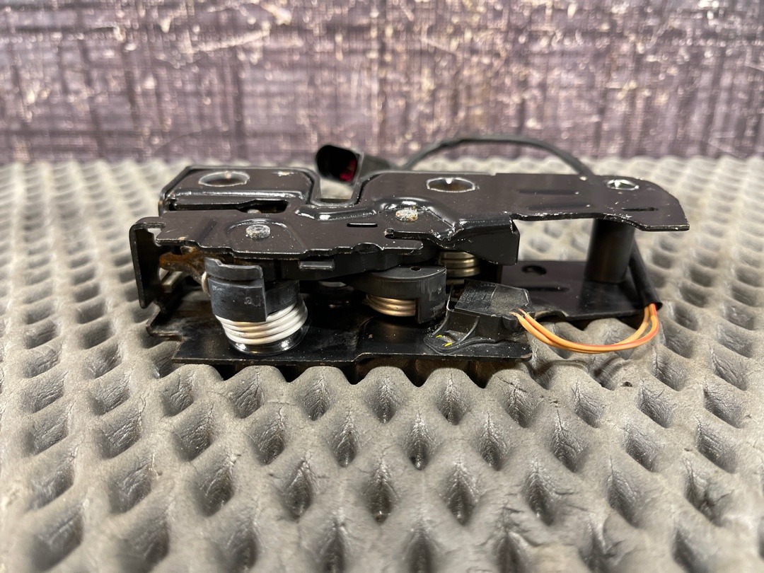 Замок капота, 1590 рублей, Красноярск