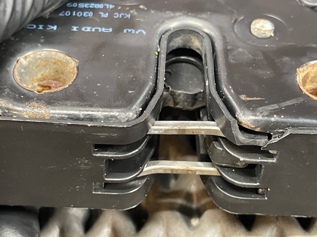 Замок капота, 1590 рублей, Красноярск