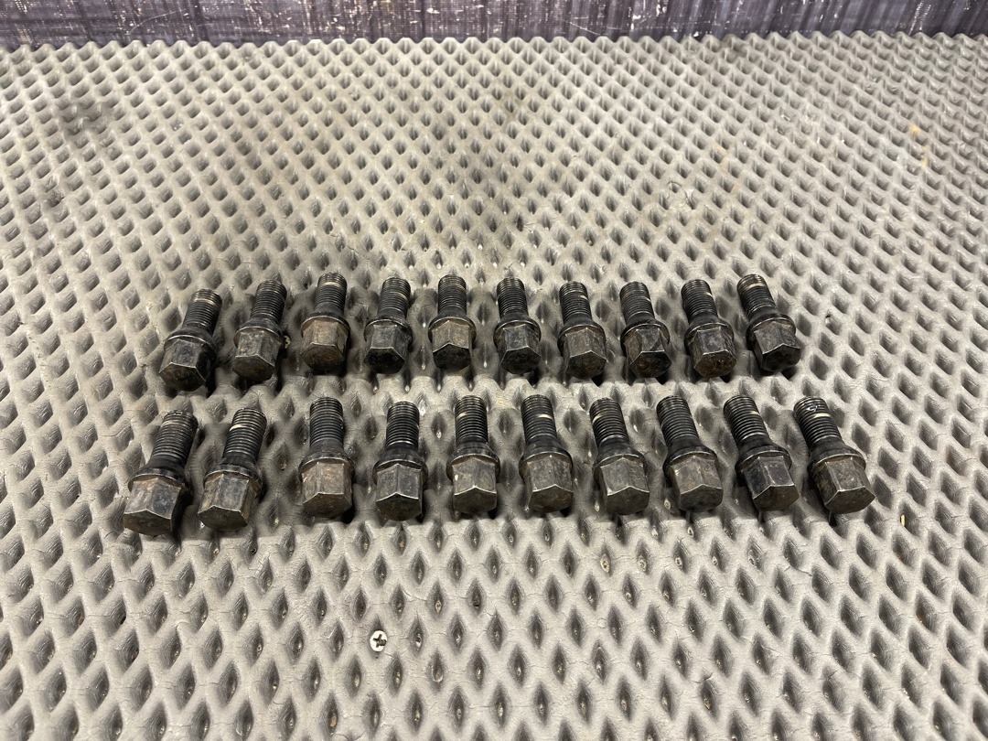 Комплект колесных болтов, 2530 рублей, Красноярск