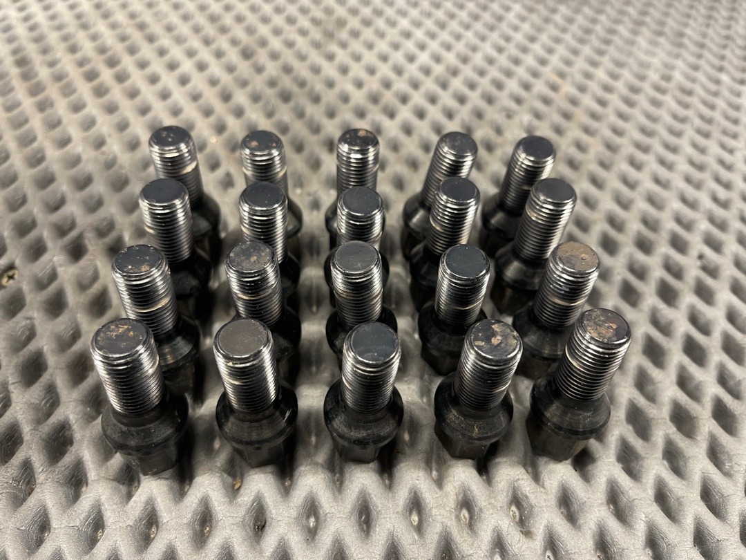 Комплект колесных болтов, 2530 рублей, Красноярск