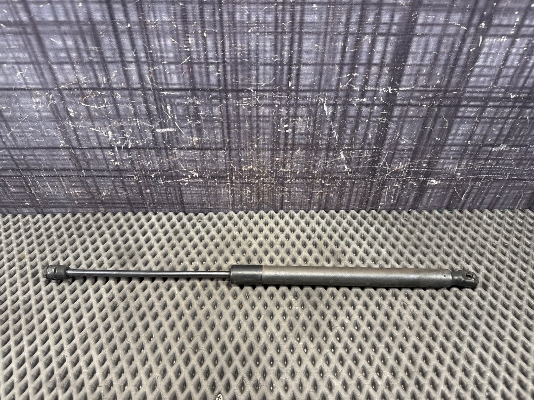 Амортизатор багажника, 920 рублей, Красноярск