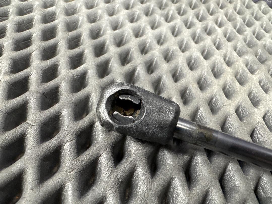 Амортизатор багажника, 920 рублей, Красноярск