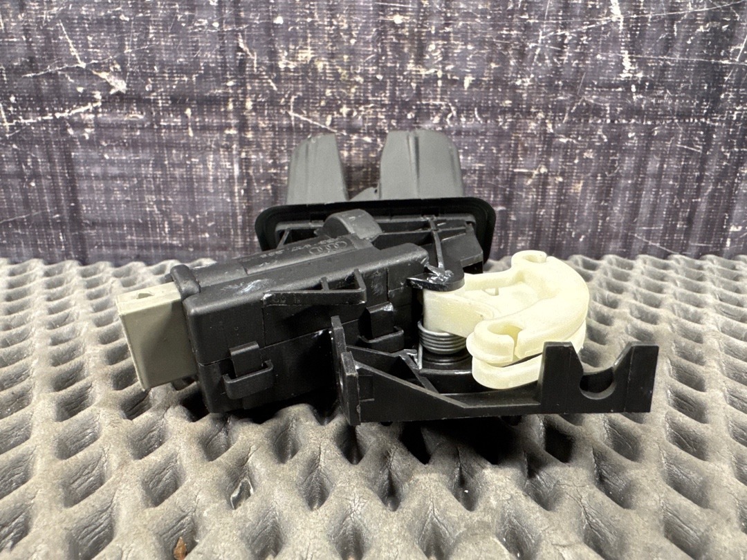 Замок багажника, 3360 рублей, Красноярск