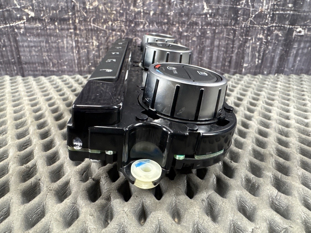 Блок управления климат-контролем, 8611 рублей, Красноярск