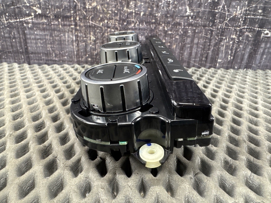 Блок управления климат-контролем, 8611 рублей, Красноярск