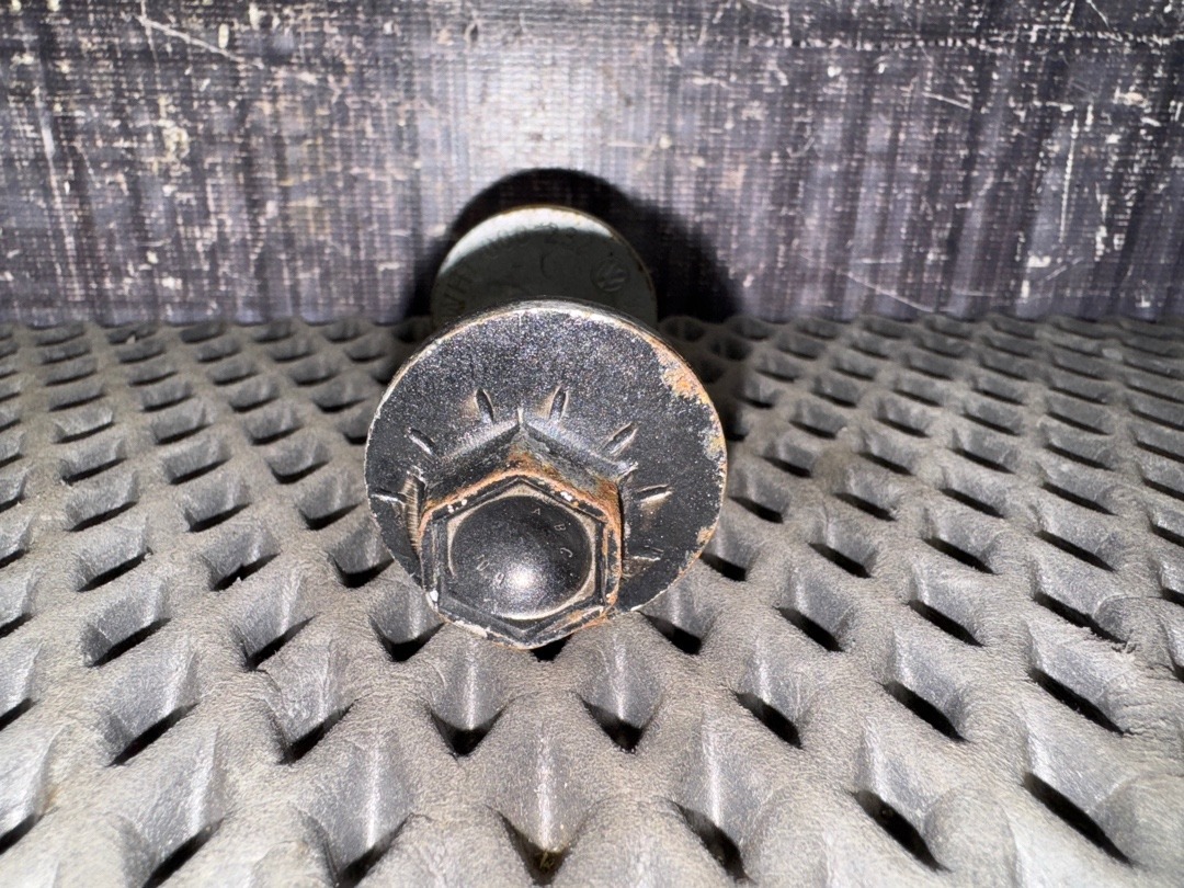 Болт развальный, 710 рублей, Красноярск