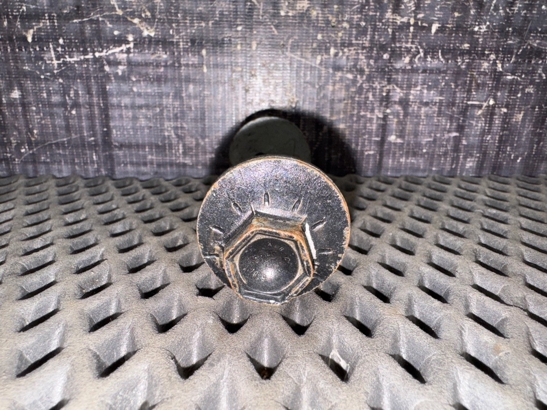 Болт развальный, 710 рублей, Красноярск