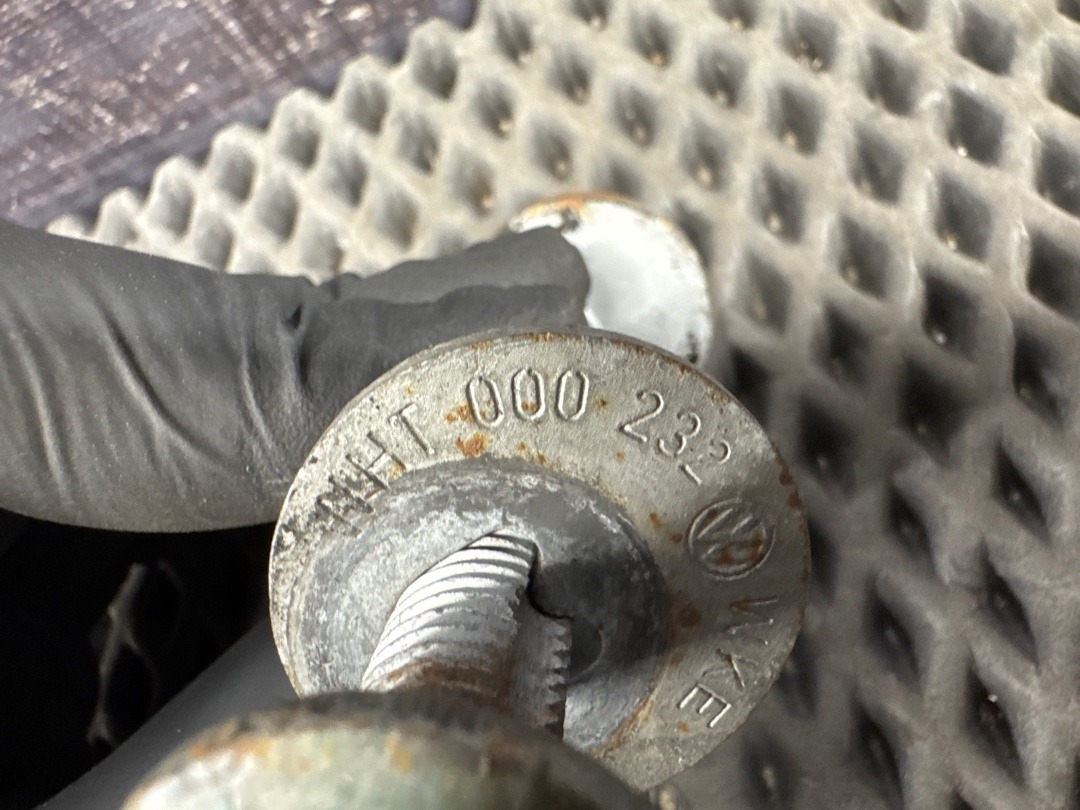 Болт развальный, 710 рублей, Красноярск