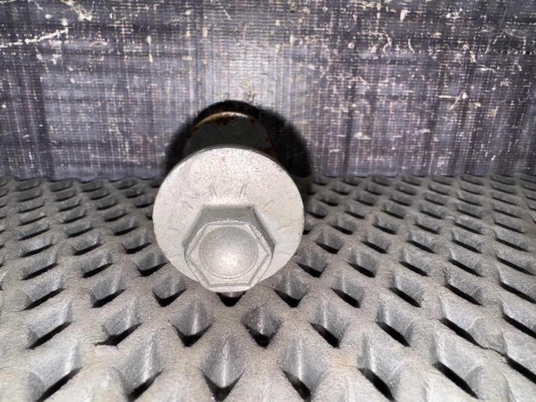 Болт развальный, 710 рублей, Красноярск