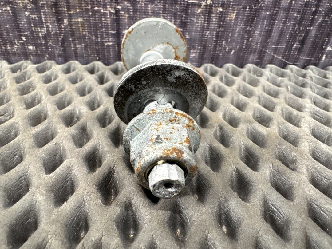 Болт развальный, 710 рублей, Красноярск