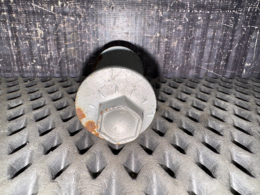 Болт развальный, 710 рублей, Красноярск