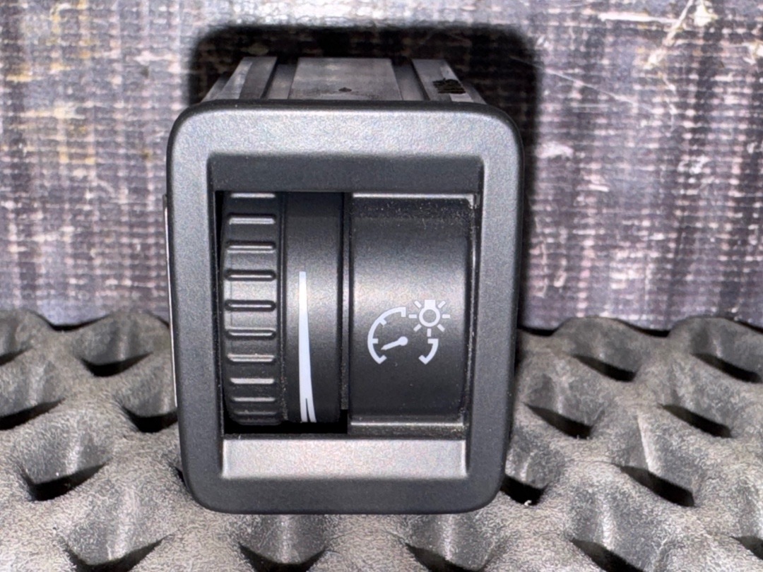 Кнопка яркости подсветки, 520 рублей, Красноярск