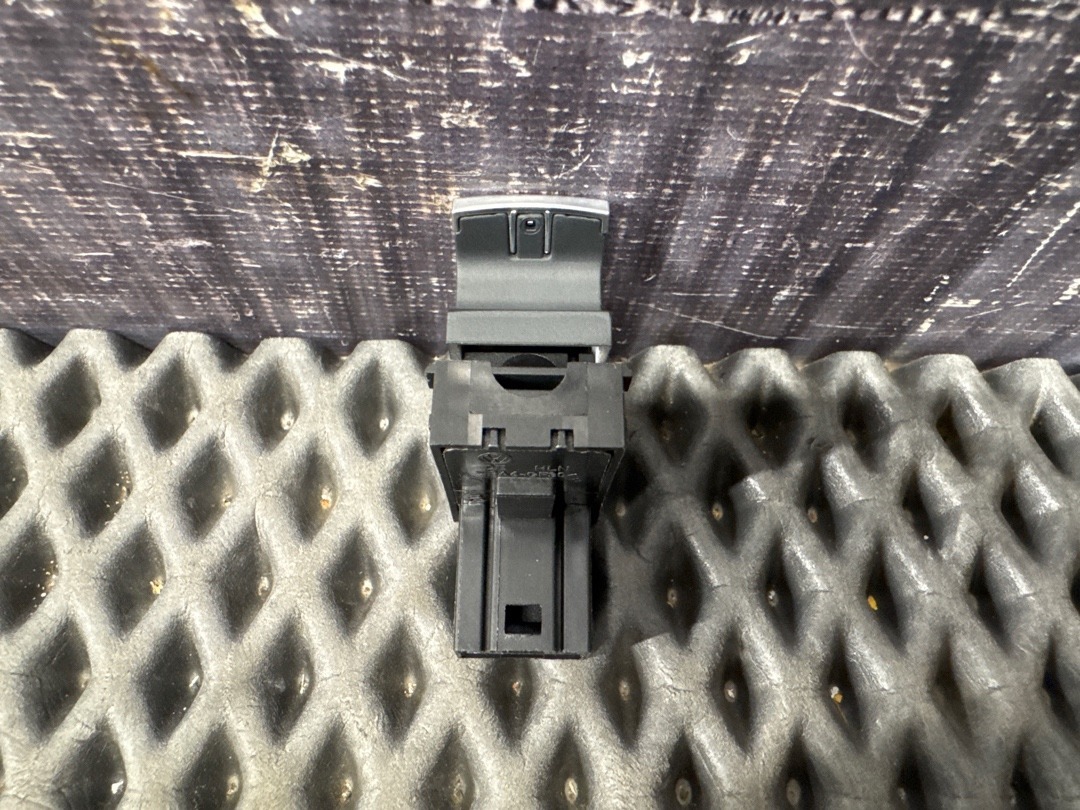 Кнопка стеклоподъемника, 620 рублей, Красноярск