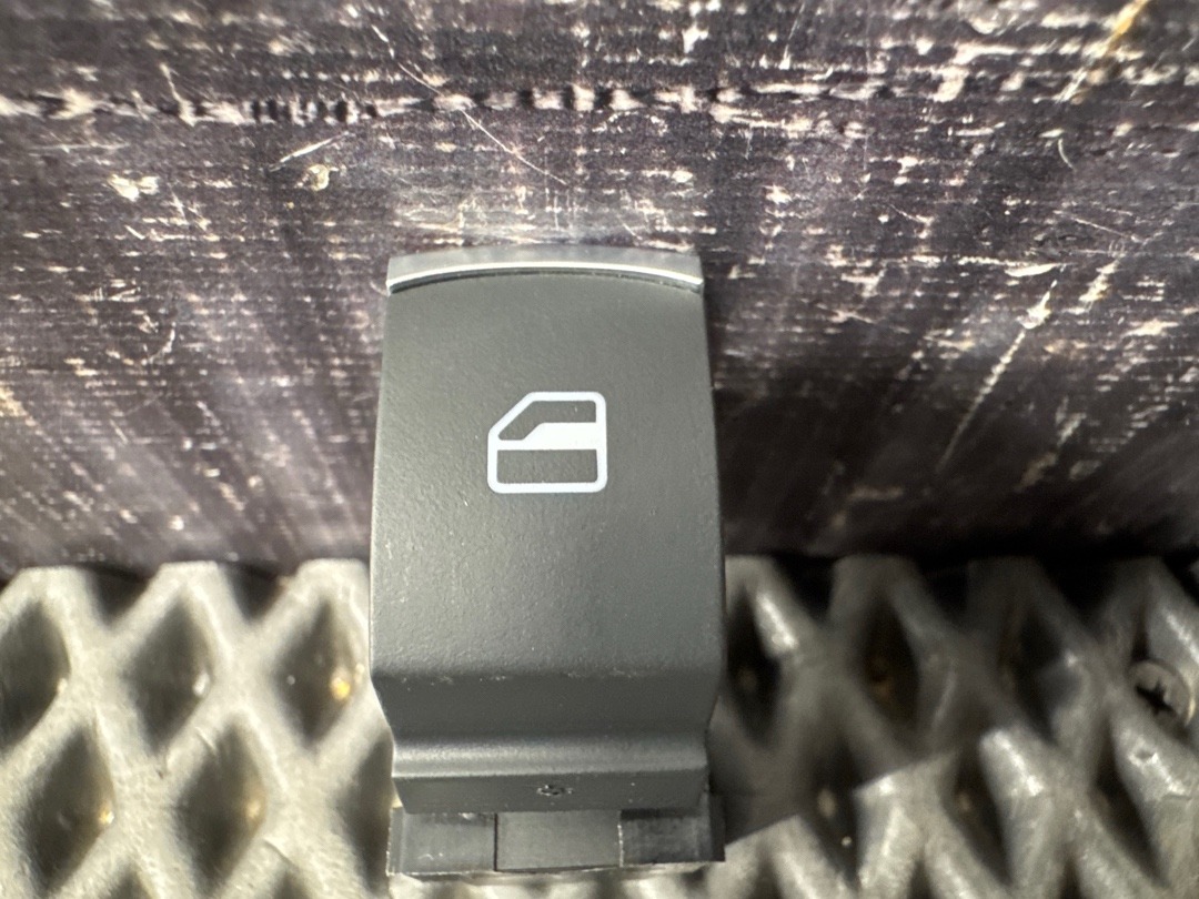 Кнопка стеклоподъемника, 620 рублей, Красноярск