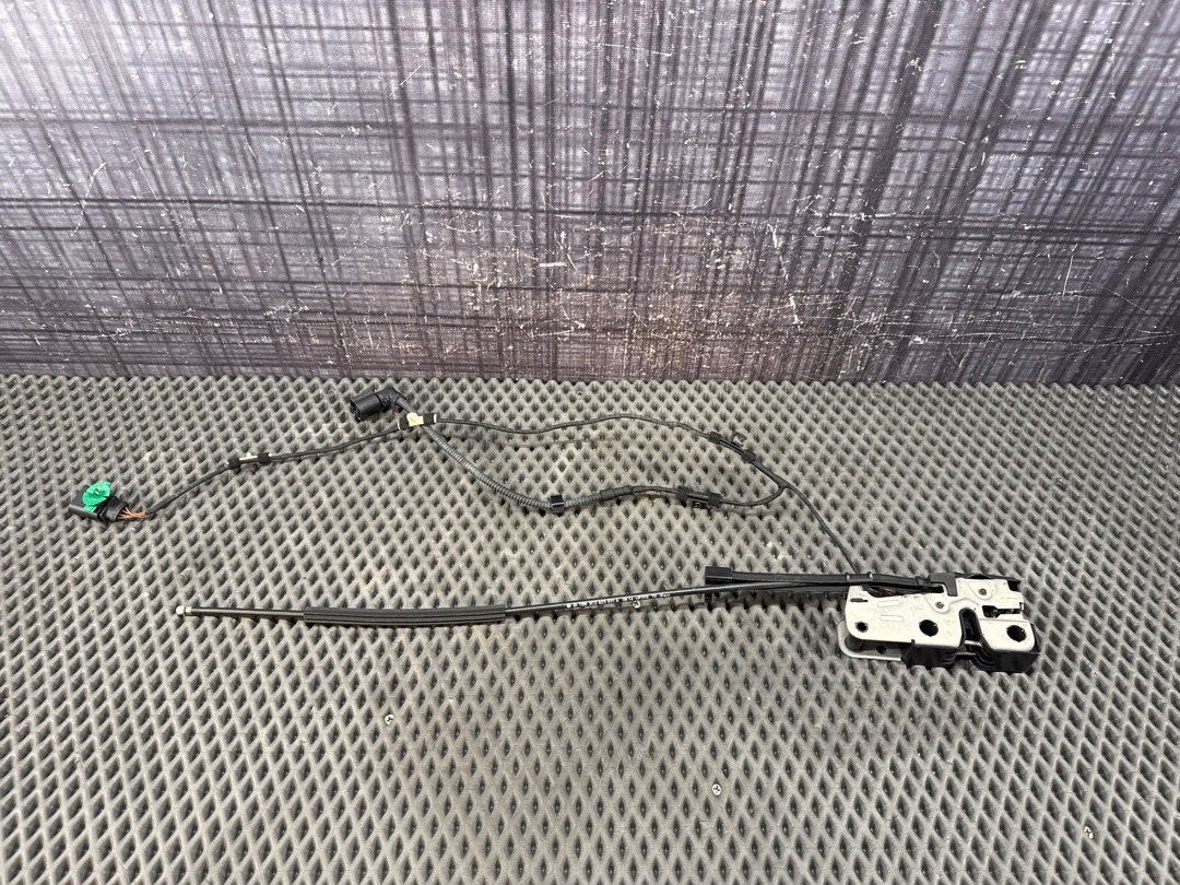 Замок капота, 1920 рублей, Красноярск