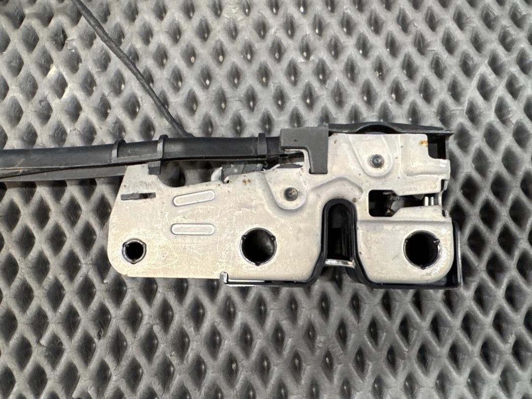 Замок капота, 1920 рублей, Красноярск