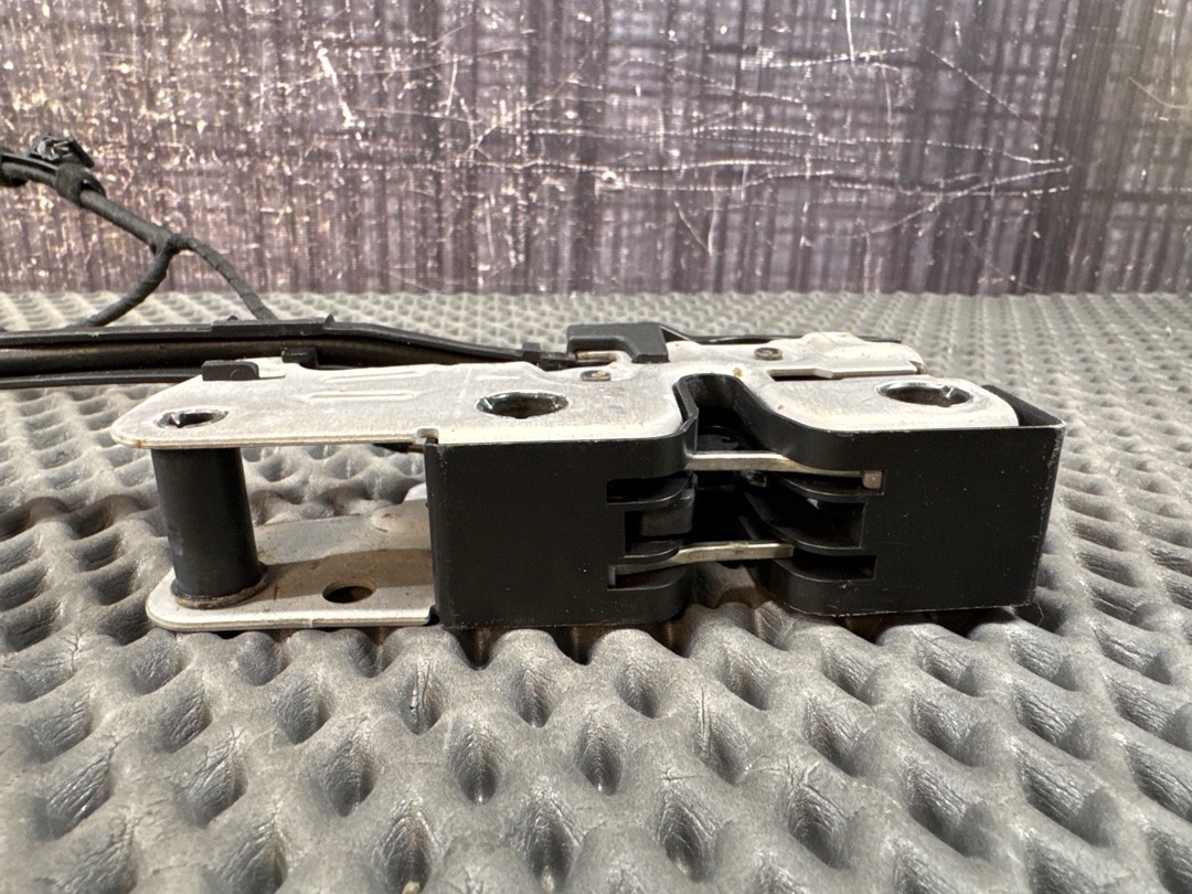 Замок капота, 1920 рублей, Красноярск