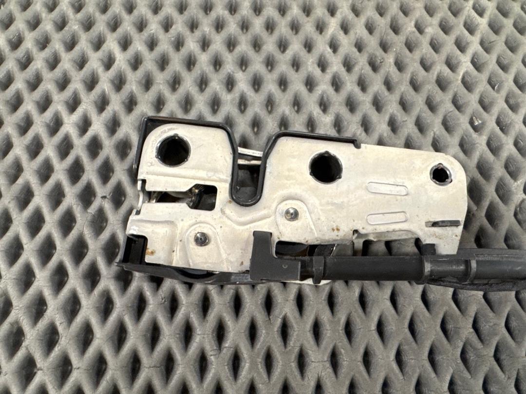 Замок капота, 1920 рублей, Красноярск