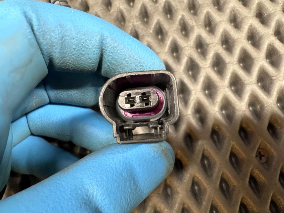 Замок капота, 1920 рублей, Красноярск