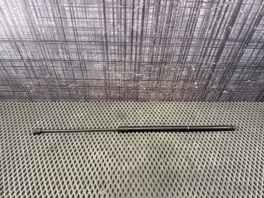 Амортизатор капота, 1040 рублей, Красноярск