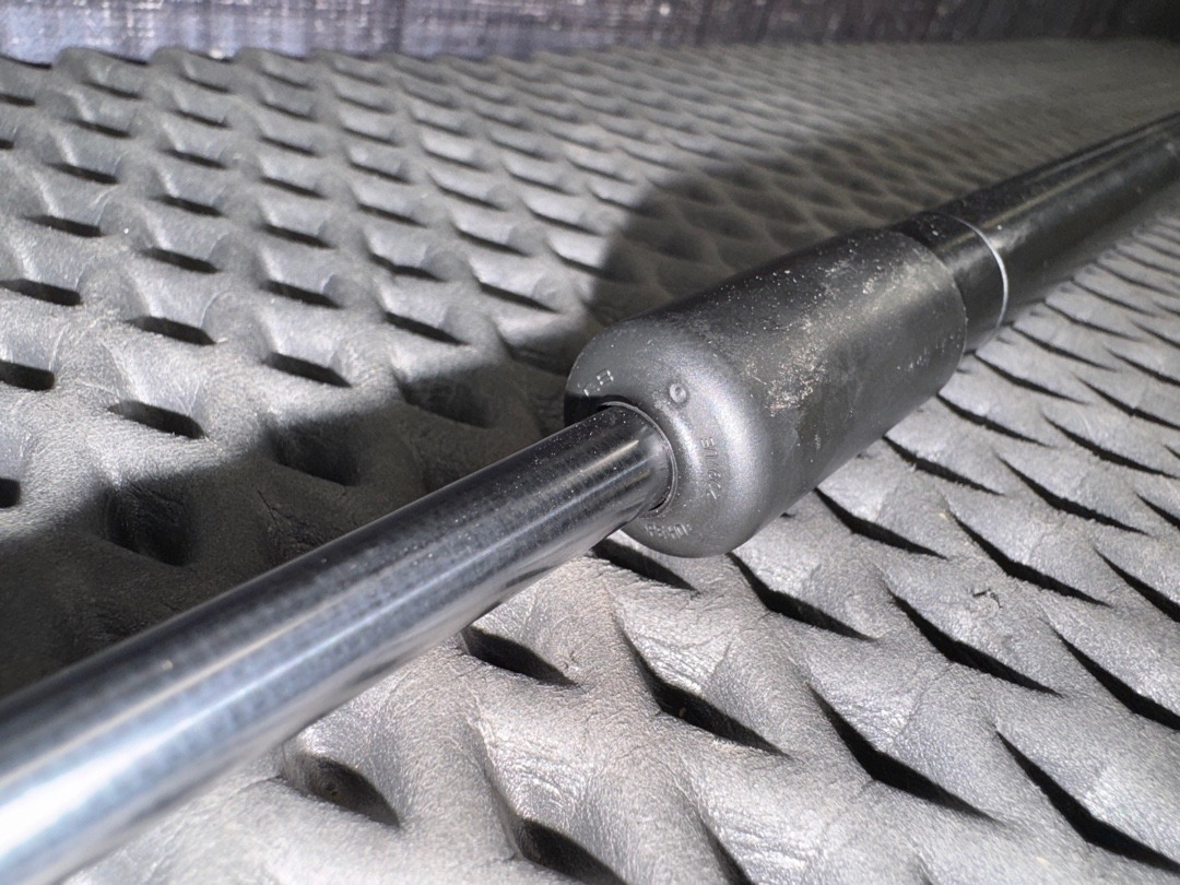 Амортизатор капота, 1040 рублей, Красноярск