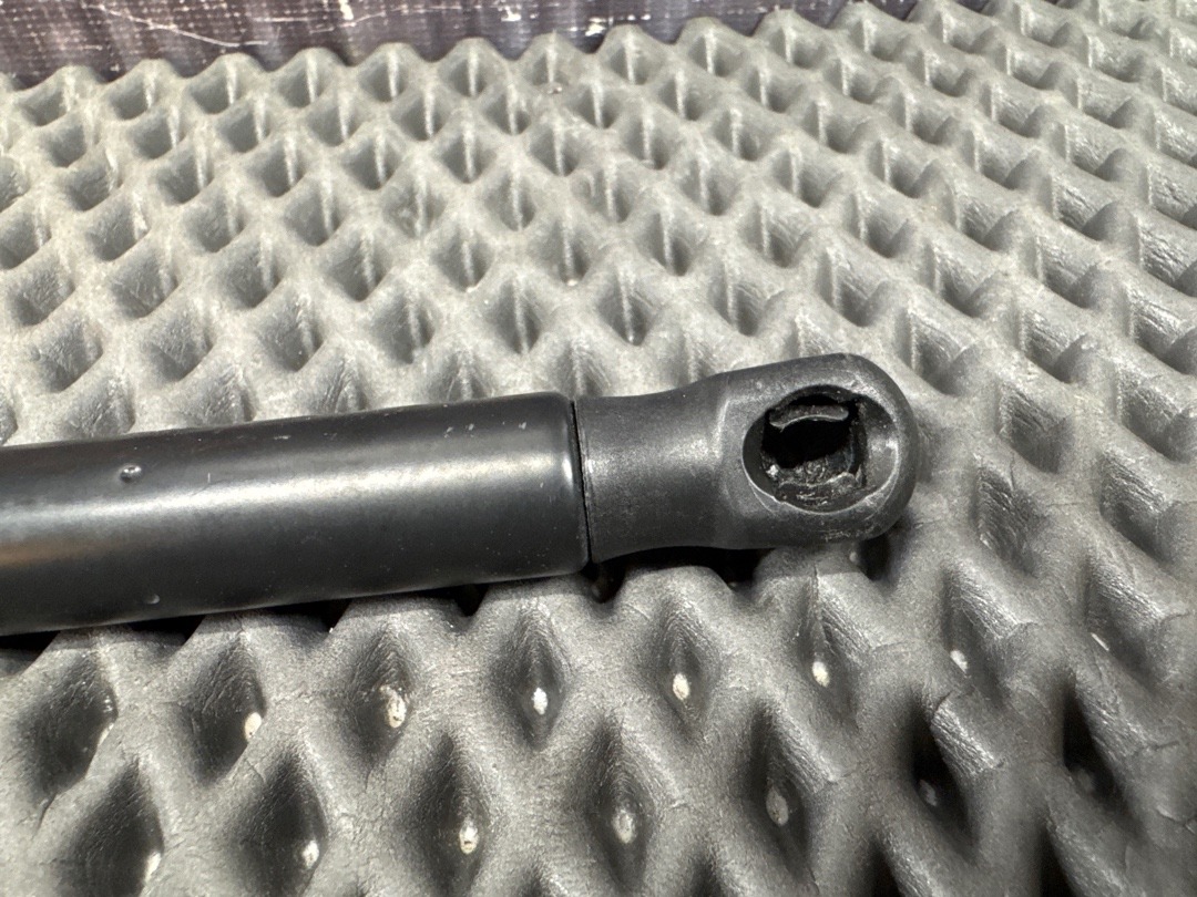 Амортизатор капота, 1040 рублей, Красноярск