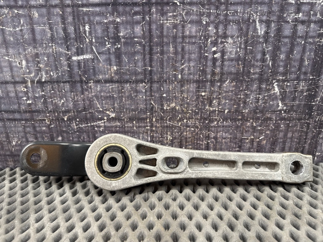 Опора двигателя, 970 рублей, Красноярск