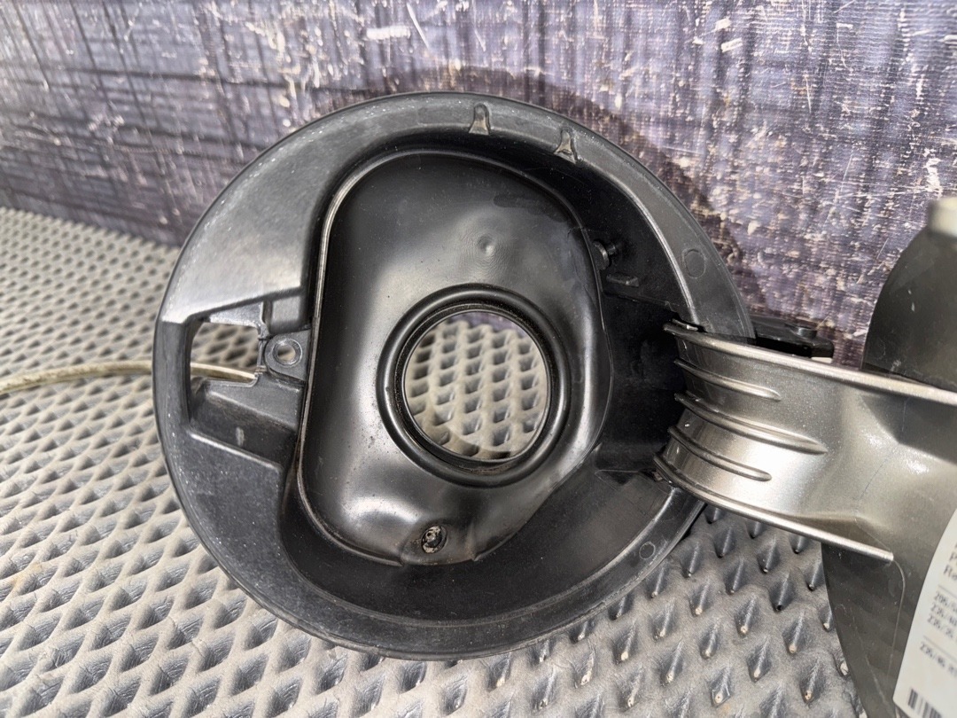 Лючок бензобака, 3360 рублей, Красноярск