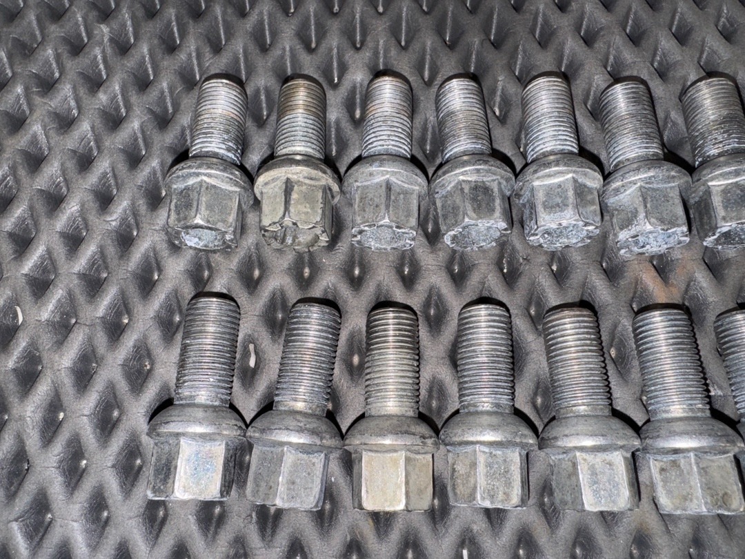 Комплект колесных болтов, 3210 рублей, Красноярск