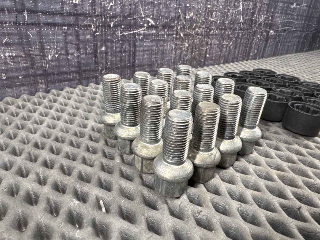 Комплект колесных болтов, 3210 рублей, Красноярск