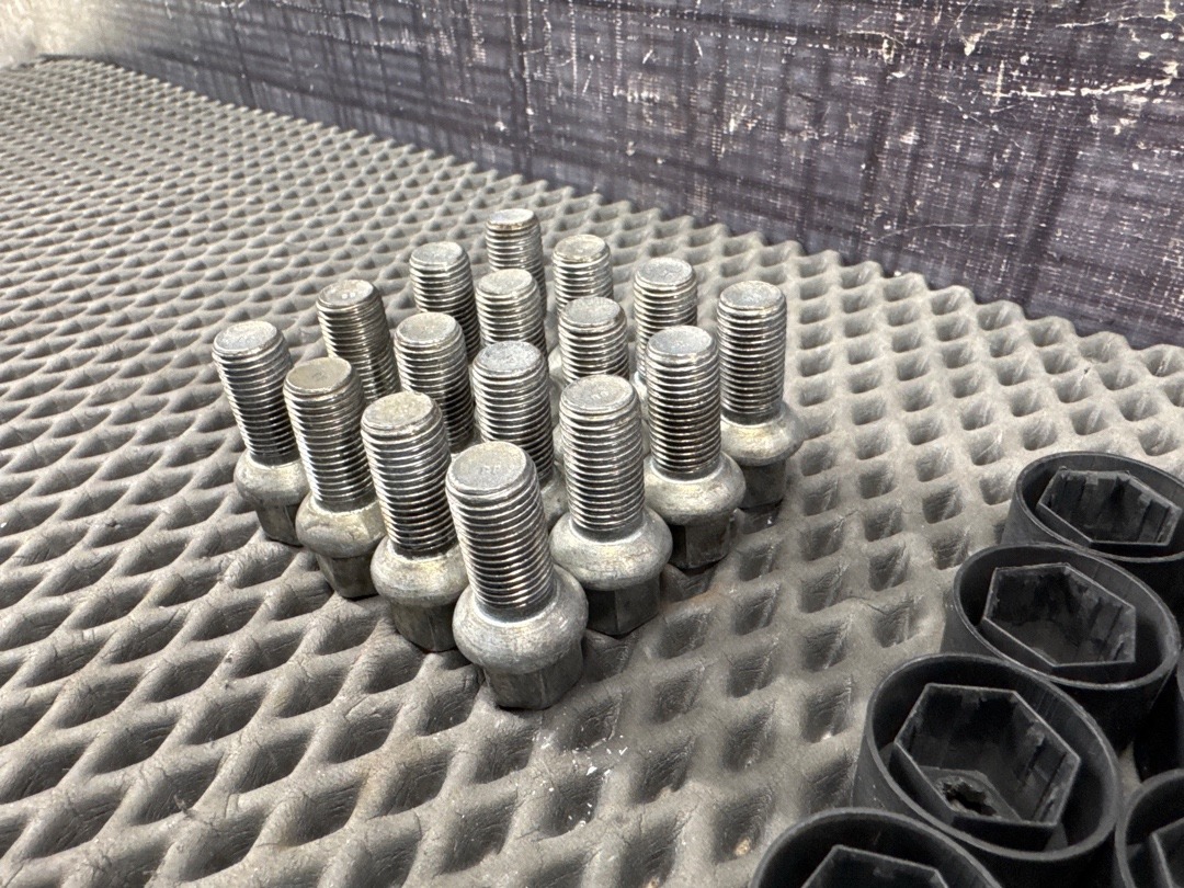 Комплект колесных болтов, 3210 рублей, Красноярск