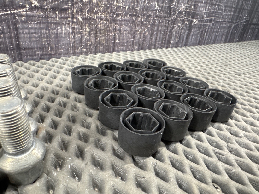 Комплект колесных болтов, 3210 рублей, Красноярск