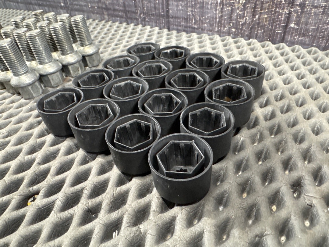 Комплект колесных болтов, 3210 рублей, Красноярск