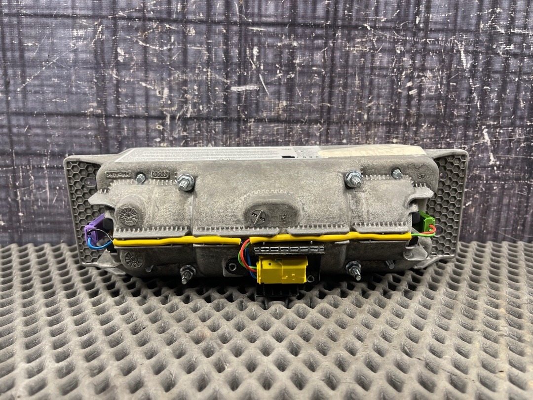 Подушка безопасности, 972 рублей, Красноярск