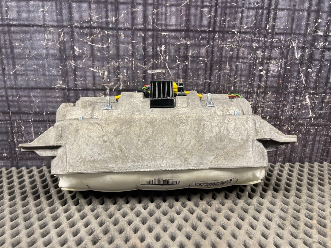 Подушка безопасности, 972 рублей, Красноярск