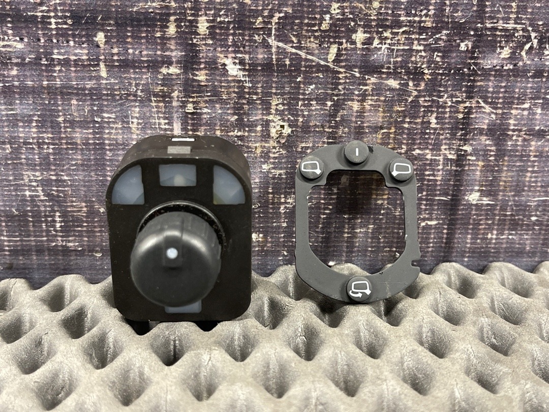 Кнопка регулировки зеркал, 1008 рублей, Красноярск