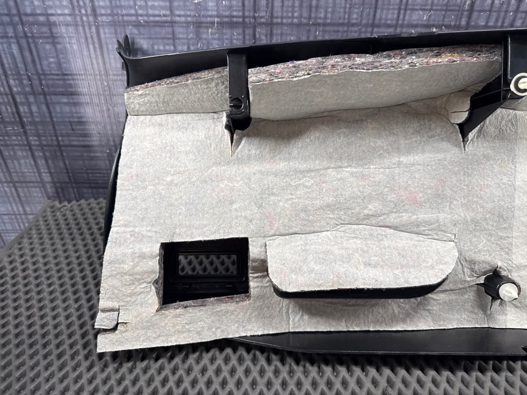 Обшивка крышки багажника, 1870 рублей, Красноярск