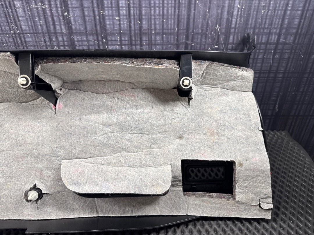 Обшивка крышки багажника, 1870 рублей, Красноярск