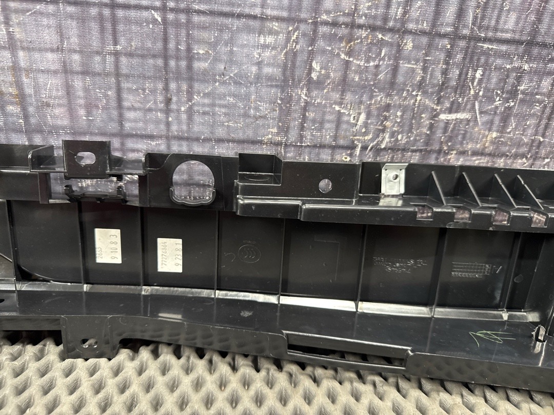 Пластик багажника, 1080 рублей, Красноярск