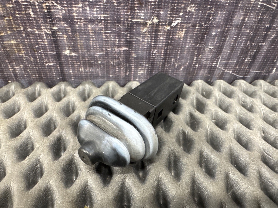 Кнопка лючка бензобака, 1080 рублей, Красноярск