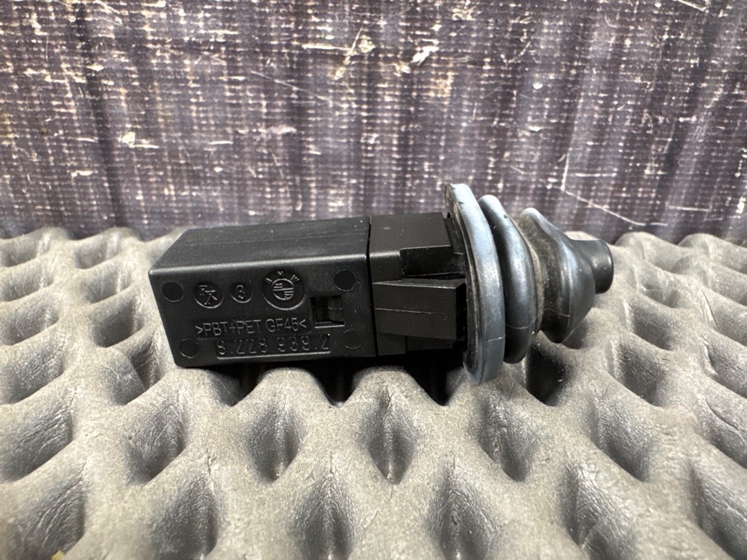 Кнопка лючка бензобака, 1080 рублей, Красноярск