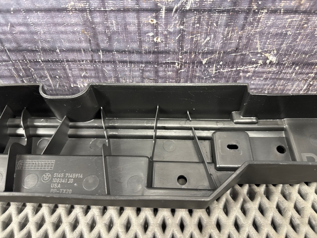 Пластик багажника, 890 рублей, Красноярск