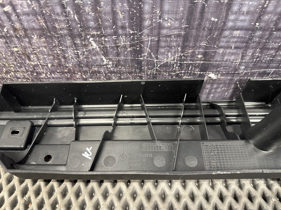 Пластик багажника, 760 рублей, Красноярск