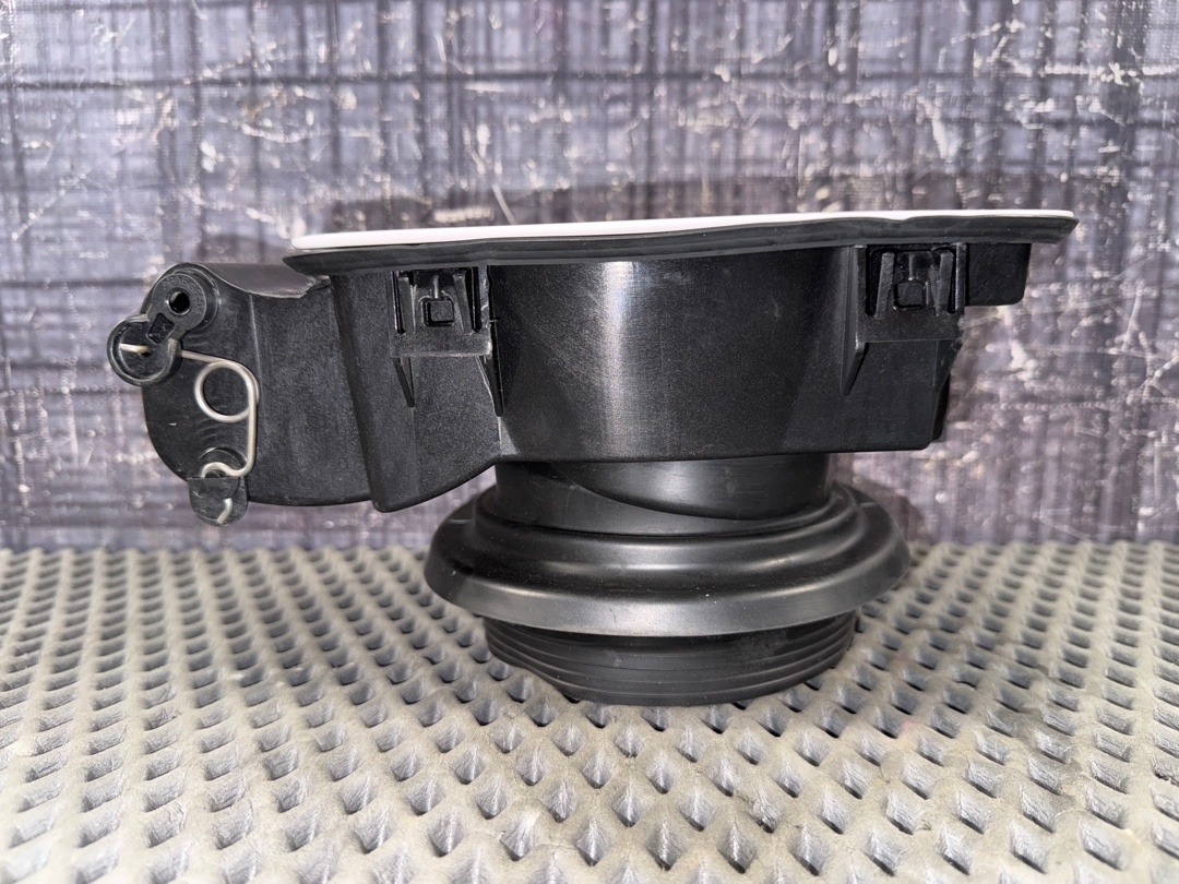 Лючок бензобака, 1020 рублей, Красноярск