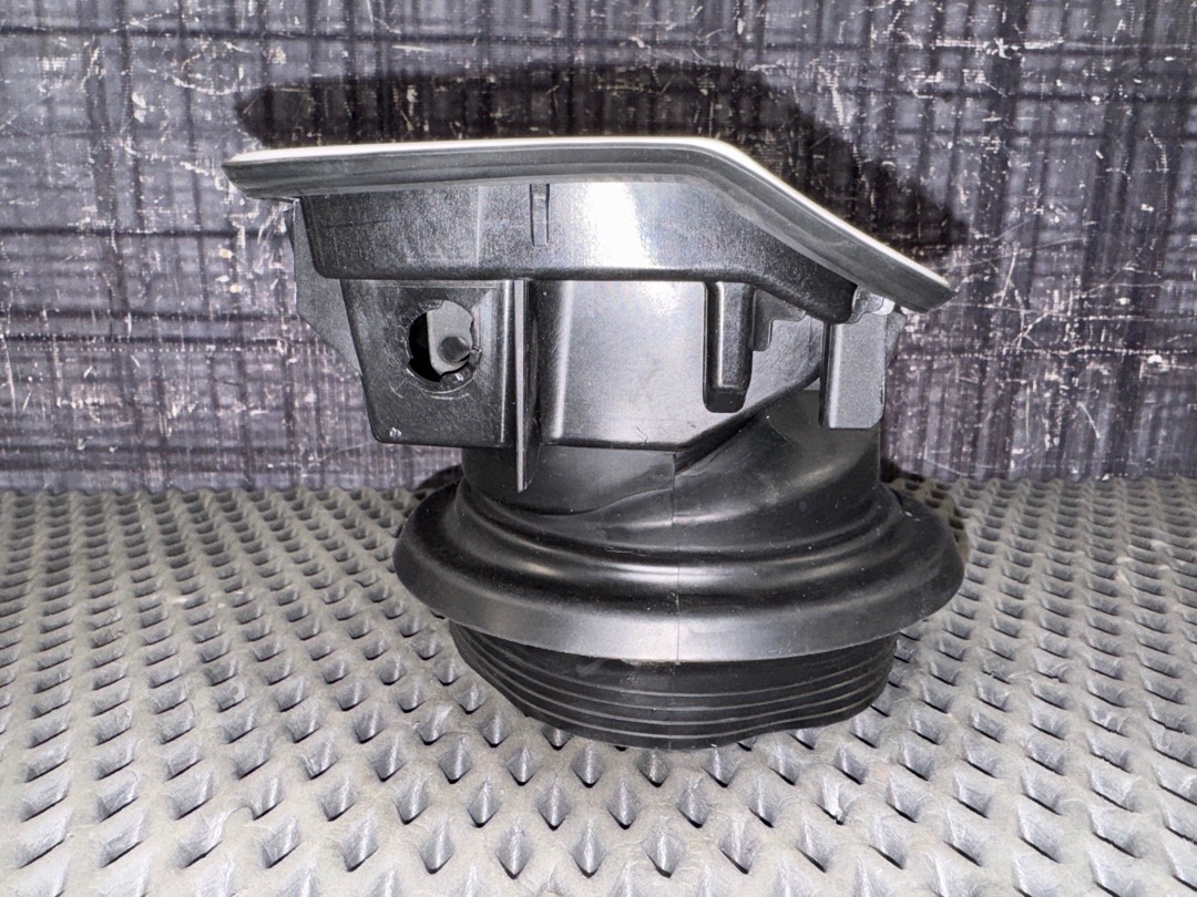 Лючок бензобака, 1020 рублей, Красноярск